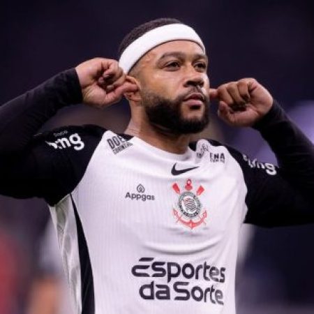 Conselheiro do Corinthians dispara contra Memphis e diz que jogador “acaba com o clube”