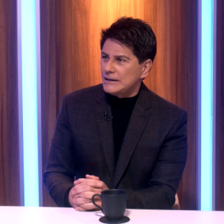 Cesar Filho conta que teve fiador famoso e que viu coleção de bonecas de Silvo Santos