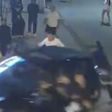 Jovem entra em carro de desconhecido para fugir de briga e atropela grupo em São Paulo