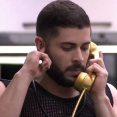“BBB26”: Marcelo atende ao Big Fone e indica Aline, que puxa Ana Paula ao paredão