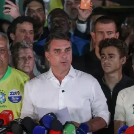 PF cancela passaportes de Flávio Bolsonaro após descumprimento de decisão judicial