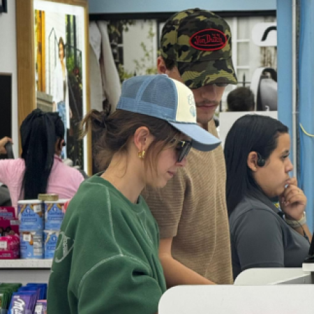 Atriz de “Stranger Things” é vista fazendo compras em loja queridinha de mães brasileiras em Orlando