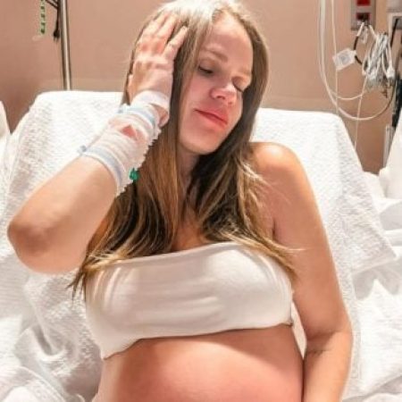 Nascem os filhos gêmeos da ex-BBB Paulinha Leitte; um está na semi-intensiva