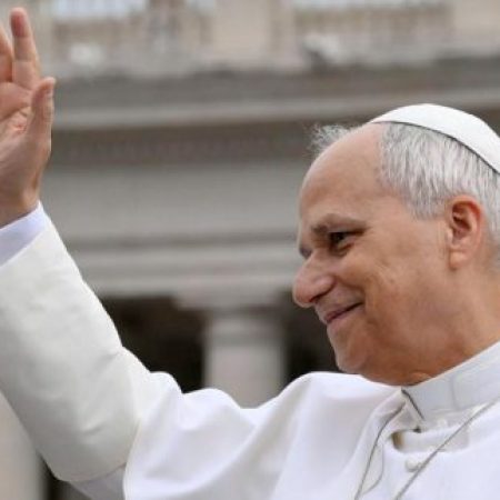 Vaticano publica documento que condena “cura gay” e debate inclusão LGBTQIAPN+