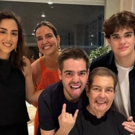 João Silva compartilha momento com Faustão, mãe e irmãos: “Família é tudo”