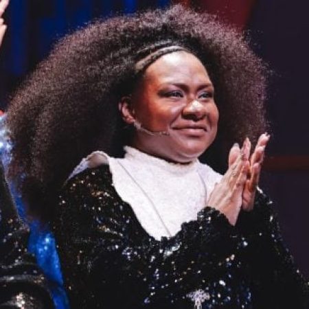 Protagonista de musical “Mudança de Hábito” anuncia saída de elenco após sessão cancelada