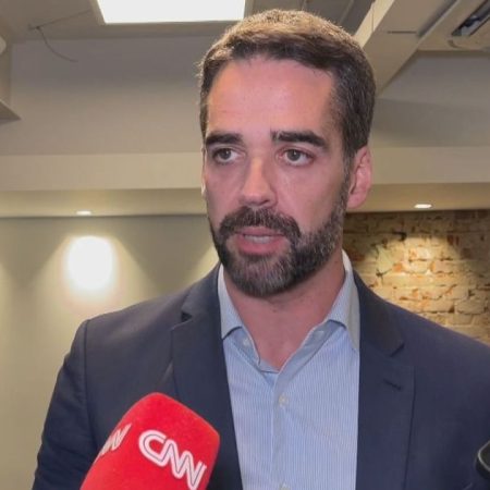 Eduardo Leite sobre 2026: Sou o único que não abraçou Lula ou Bolsonaro