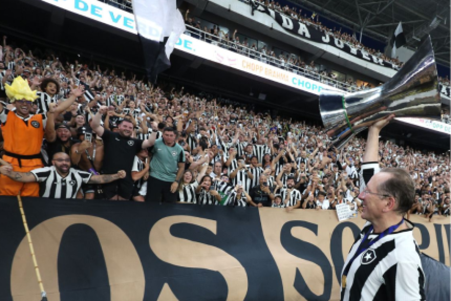 foto-John-Textor-Botafogo-campeao-brasileiro-galeria-430x323.png
