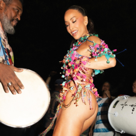 Com mais de 20 anos de Carnaval, Sabrina Sato celebra: “Sinto como se estivesse debutando”