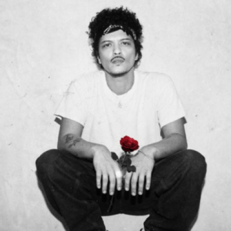 “The Romantic”: Bruno Mars lança álbum solo e agita fãs após dez anos de espera