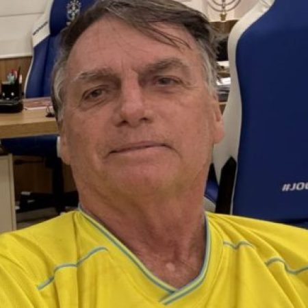 Equipe médica atualiza estado de Bolsonaro após piora no tratamento de pneumonia