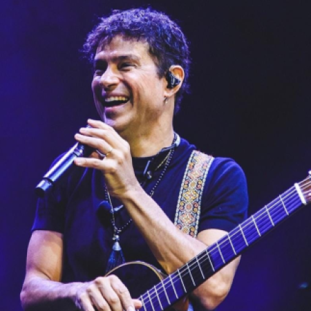 Jorge Vercillo critica repetição nas rádios e defende valorização da música brasileira