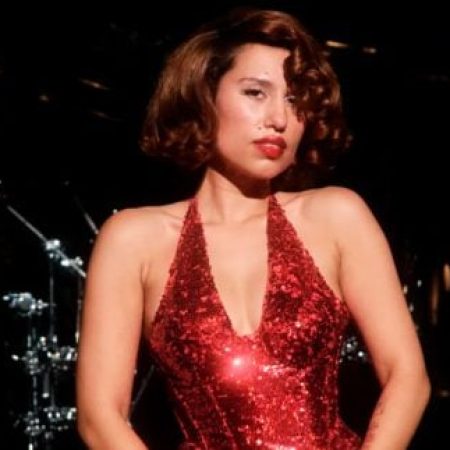 Conheça Raye, a cantora que hackeou a indústria musical e virou hit sem gravadora