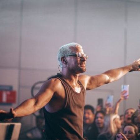 Após “Vale Tudo”, Thiago Martins revela foco em carreira musical: “Prioridade esse ano é o palco”