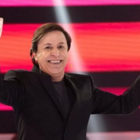 Tom Cavalcante relembra início da carreira no humor: “Modo de sobrevivência”