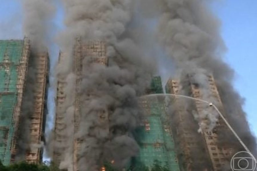 w0Exv2iq-Incendio-em-Hong-Kong-430x323.jpg